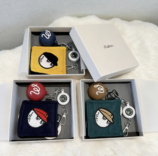 Malbon Golf Towel & Keychain Gift Set 2026 — back-side detail