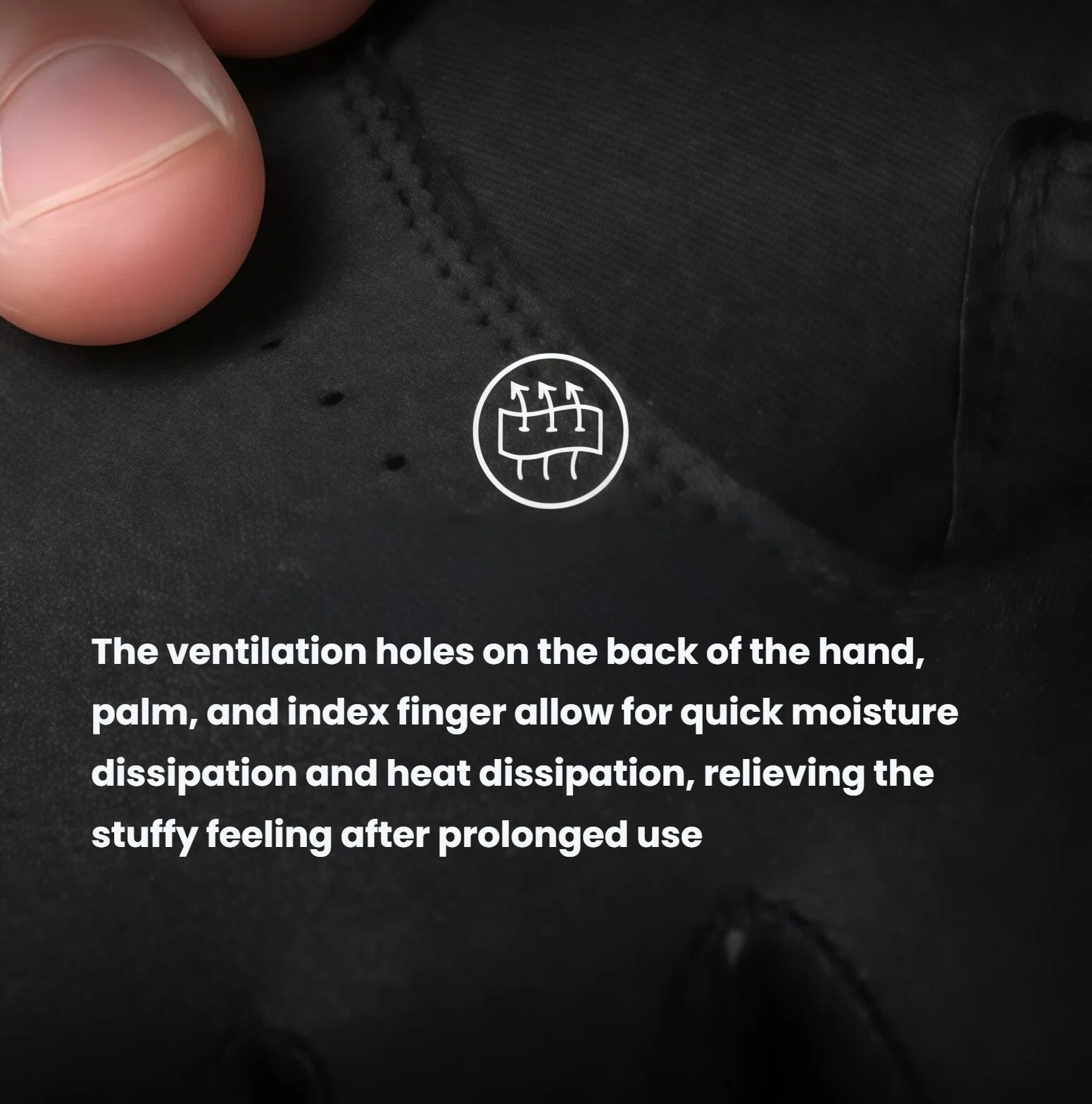  A close-up of the PGM golf glove's ventilation system. Strategically placed holes on the back of the hand and palm allow for quick moisture and heat dissipation, preventing a stuffy feeling during prolonged use.